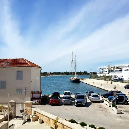 Studio Viktorija Apartment Supetar